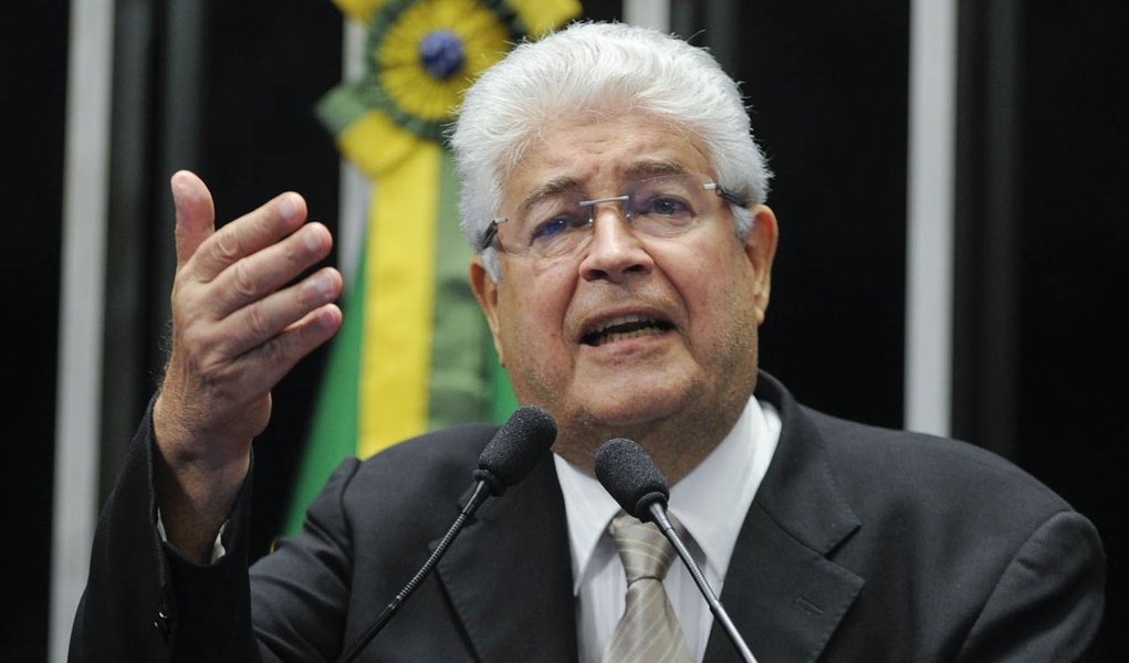 Senador Roberto Requião (PMDB-PR) pede votação do projeto que facilita o pagamento das dívidas de estados e municípios com a União (PLC 99/13)