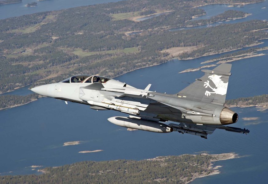 Swiss Pilots flies Gripen E/F Test Aircraft in Sweden