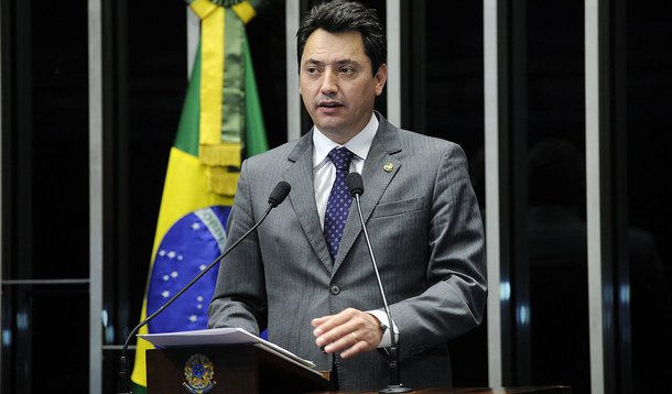 Senador Sérgio Souza (PMDB-PR) comunica que comissão especial de juristas entregou ao Senado o anteprojeto de reforma da Lei de Execução Penal (Lei 7210/1984)