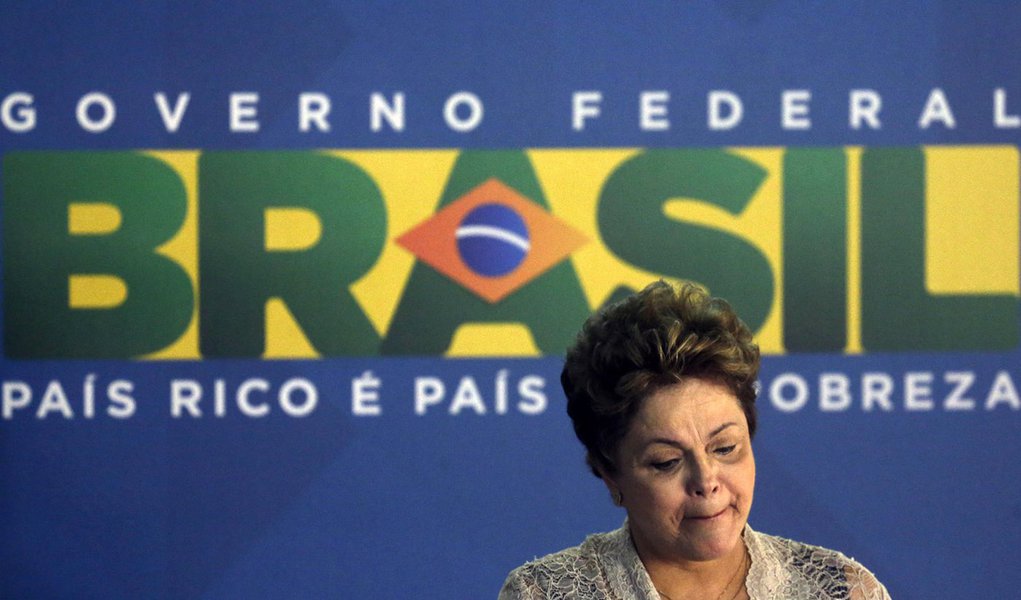 Brazil's President Dilma Rousseff reacts during the signing ceremony of the Rio de Janeiro's international airport concession in Rio de Janeiro, April 2, 2014. Brazilian conglomerate Odebrecht and Singapore's Changi Airport Group won rights to expand and 