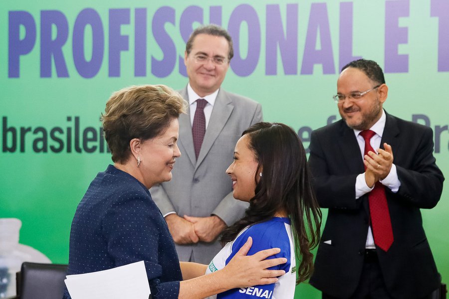 Brasília - DF, 18/06/2014. Presidenta Dilma Rousseff durante lançamento da segunda etapa do Pronatec - Programa Nacional de Acesso ao Ensino Técnico e Emprego - e celebração dos novos campi de Institutos Federais de Educação Profissional, Ciência e Tecnol