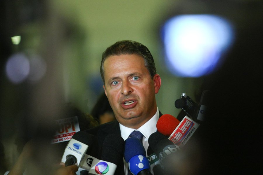 Campos reaparece e diz não querer “antecipar debate”