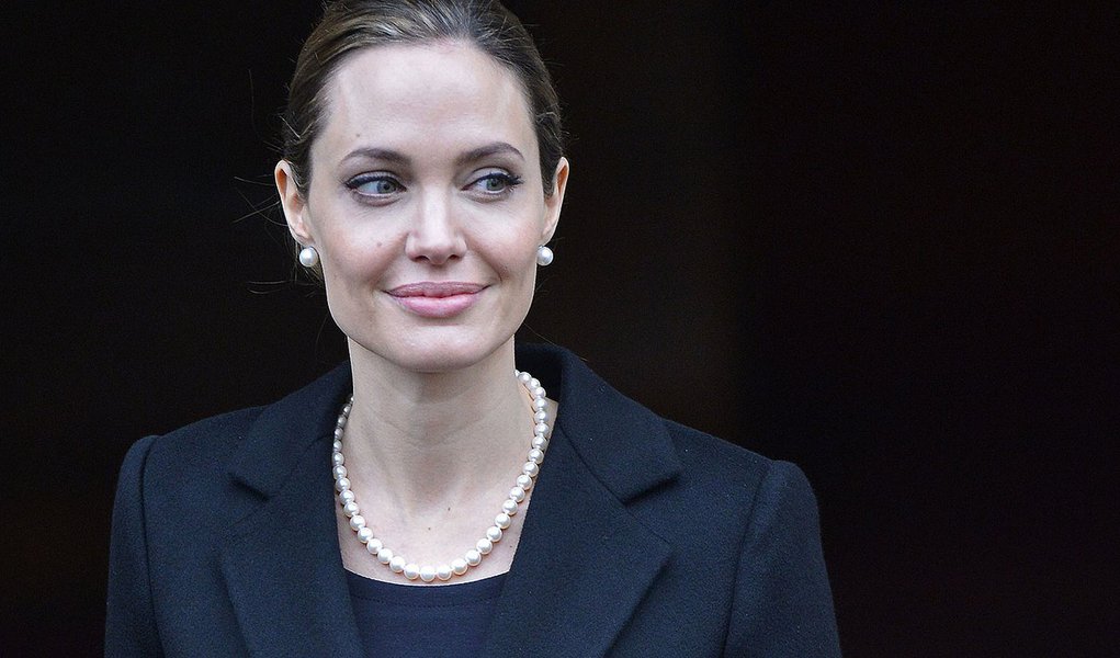 Angelina Jolie vai adaptar livro de memórias do Camboja para Netflix