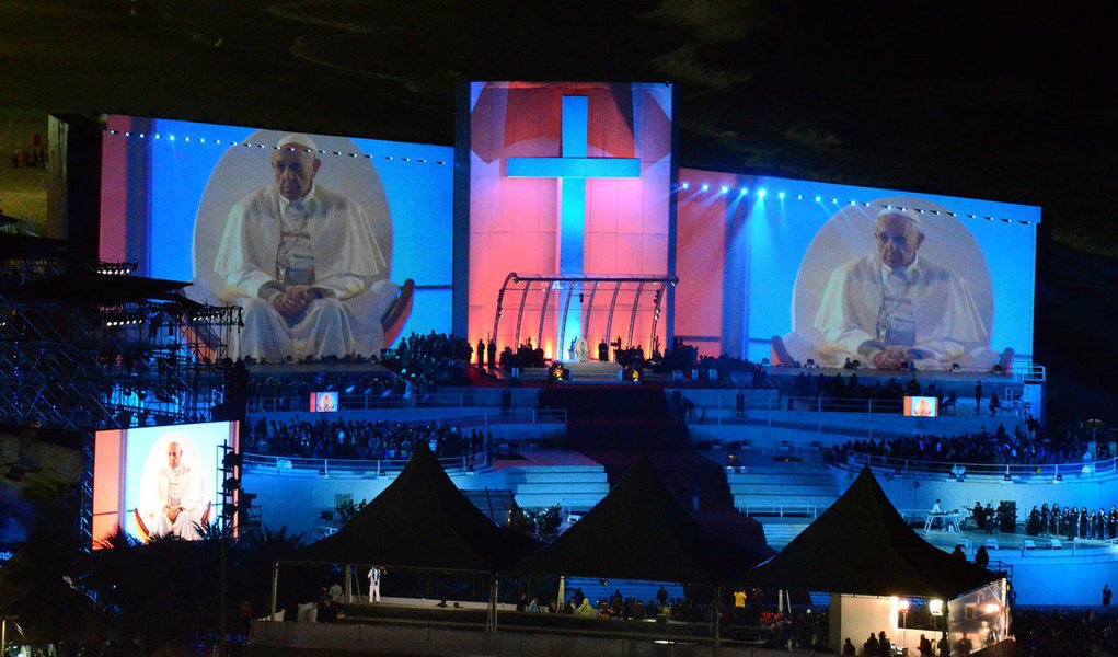 O papa político: Francisco diz que Jesus se une aos que perderam fé na política