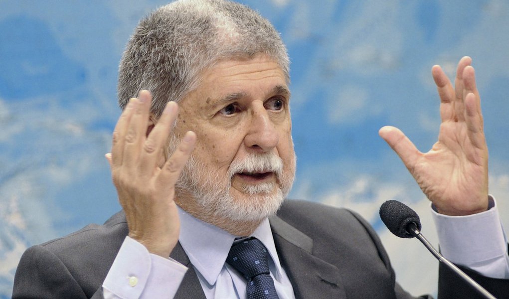 Brasil abre mão de soberania ao nomear general nos EUA, diz Amorim