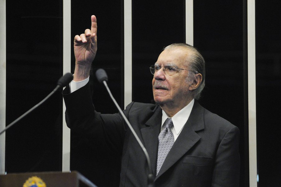 Brasil corre risco de 'politização da Justiça', diz Sarney