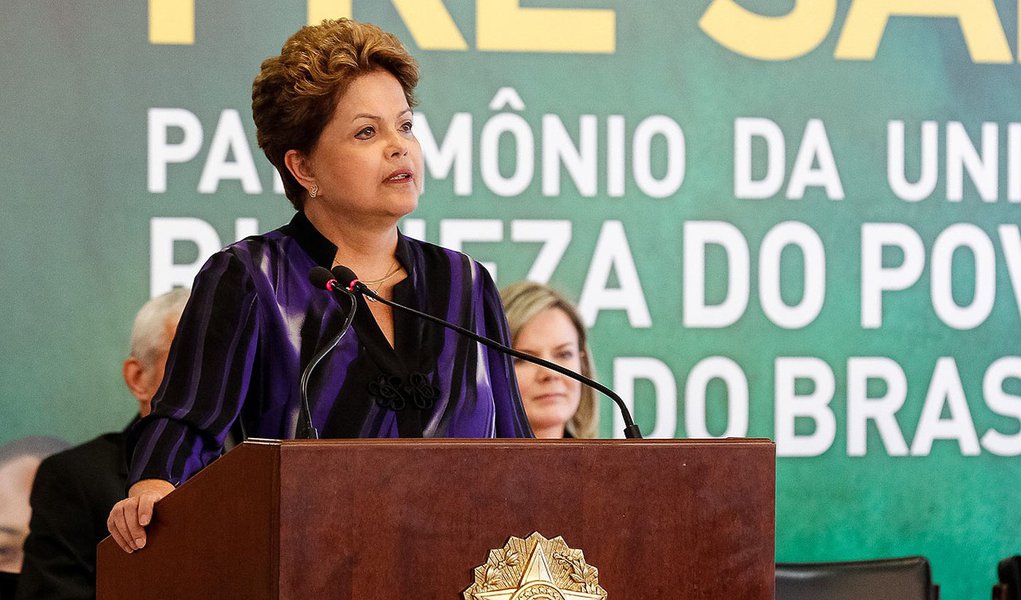 Presidenta Dilma Rousseff durante cerimônia com participantes da IV Conferência Nacional Infantojuvenil pelo Meio Ambiente - IV CNIJMA. (Brasília - DF, 02/12/2013)