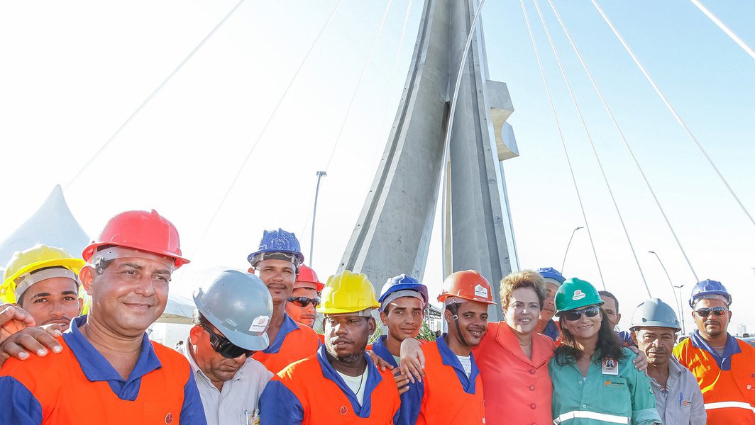 Recife - PE, 13/06/2014. Presidenta Dilma Rousseff durante visita às obras e abertura ao tráfego da Pista Oeste do Corredor Via Mangue. Foto: Roberto Stuckert Filho/PR
