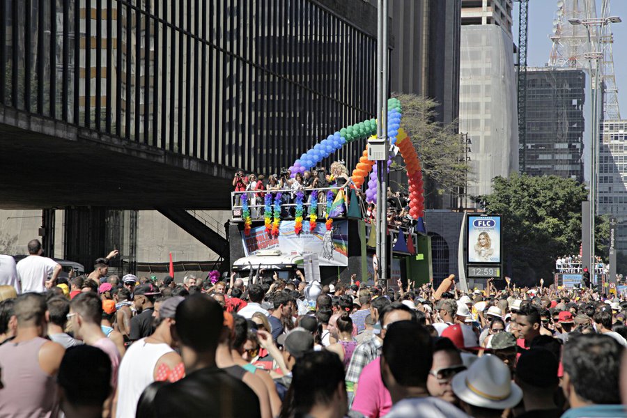 São Paulo- SP, 04/05/2014- Milhares de pessoas participam da 18ª edição da Parada do Orgulho LGBT, que acontece na avenida Paulista.