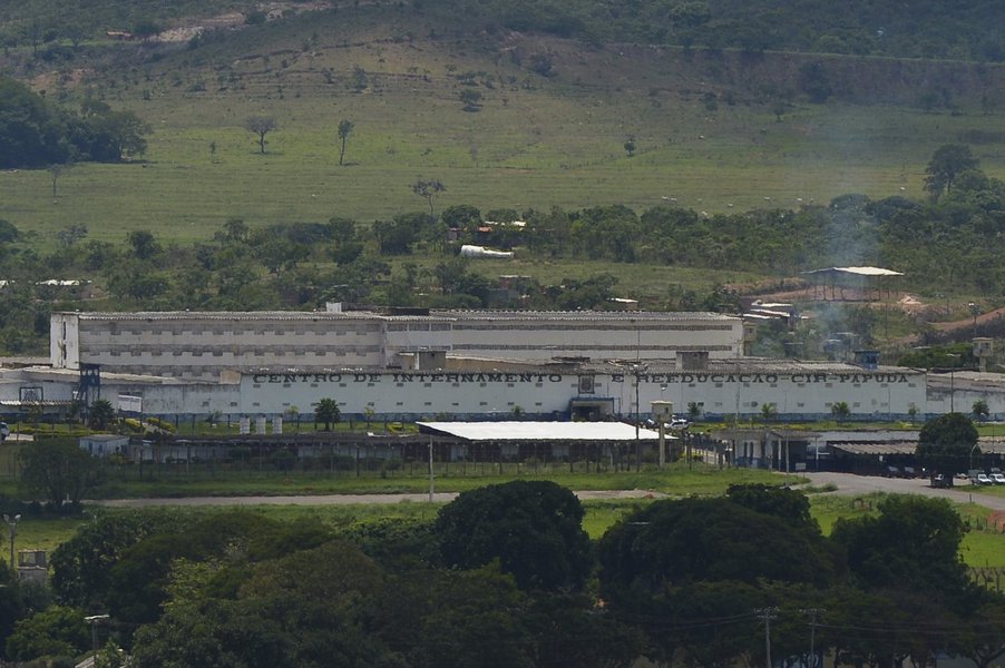 Brasilia - Condenados  da A��o Penal 470, trazidos  pelo avi�o da Pol�cia Federal (PF), foram levados para o complexo penitenci�rio da Papuda, no Distrito Federal