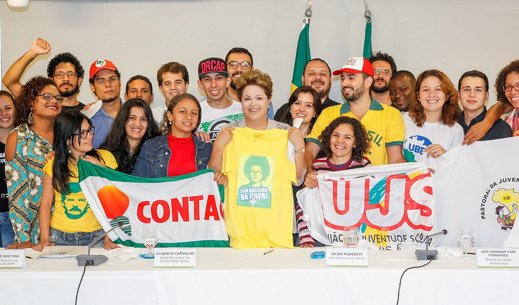 Brasília - DF, 10/04/2014. Presidenta Dilma Rousseff durante encontro com Representantes do Movimento de Juventude no Palácio do Planalto. Foto: Roberto Stuckert Filho/PR