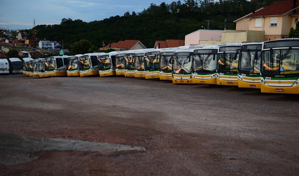 Ônibus estão parados há seis dias em Porto Alegre