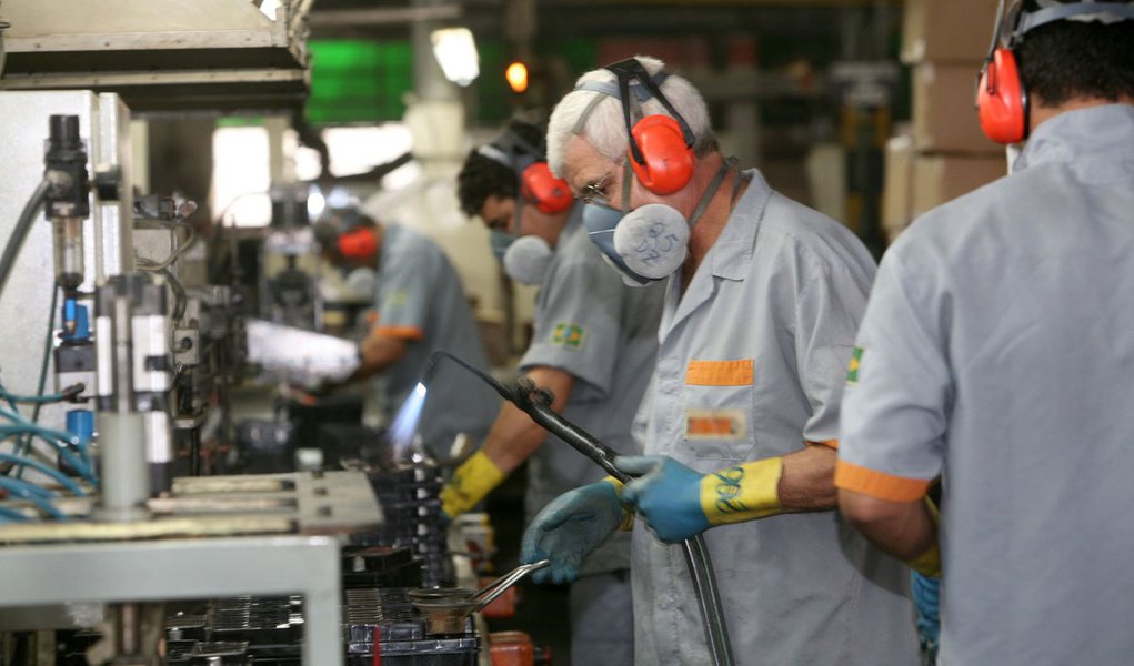 O emprego industrial no Paraná expandiu 2% em março, em comparação ao mesmo mês do ano passado, enquanto a média nacional registrou queda de 0,6%.
Foto: Gilson Abreu/FIEP