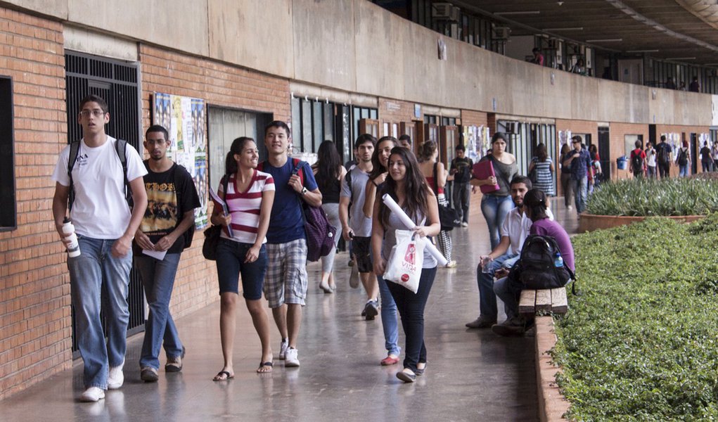 Governo Federal retira R$ 400 milhões de universidades públicas