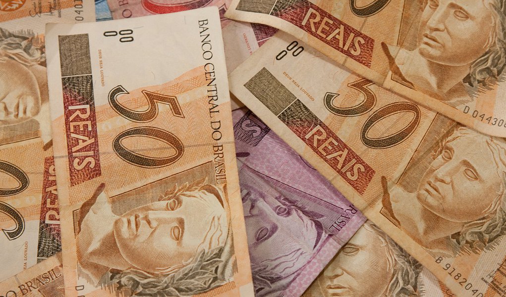 Salário mínimo em junho deveria ser de R$ 3.804,06, diz Dieese