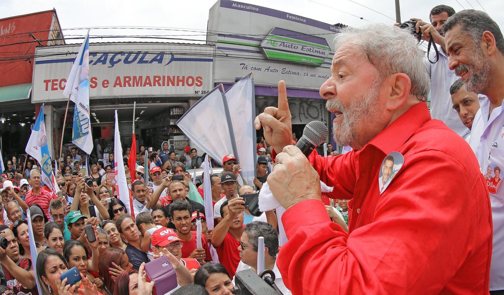 Foto: Ricardo Stuckert/ Instituto Lula Lula durante carreata em Itapevi, São Paulo