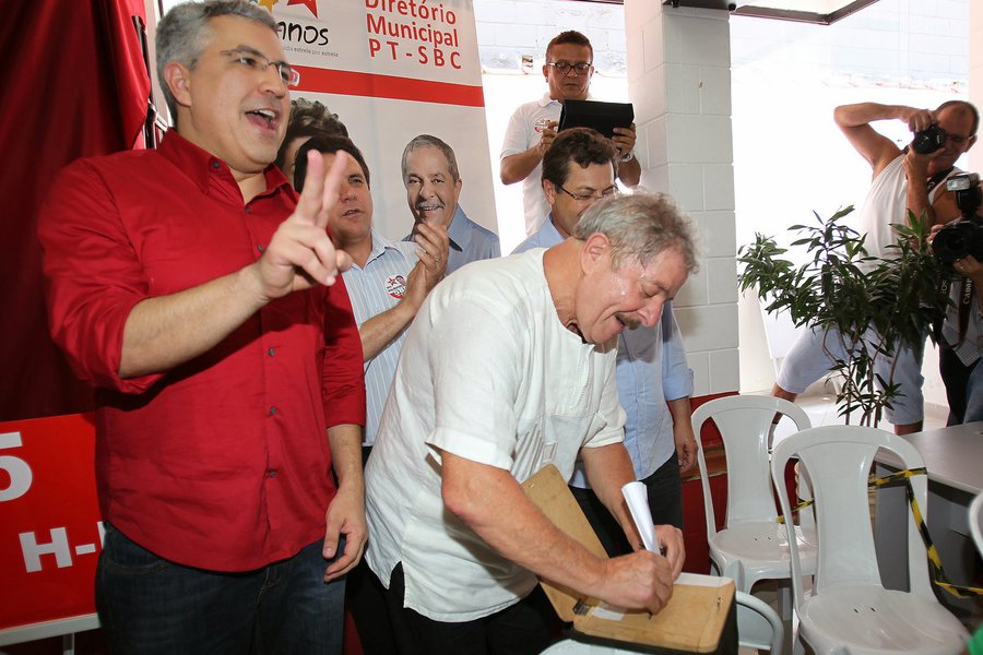 Lula vota no PED