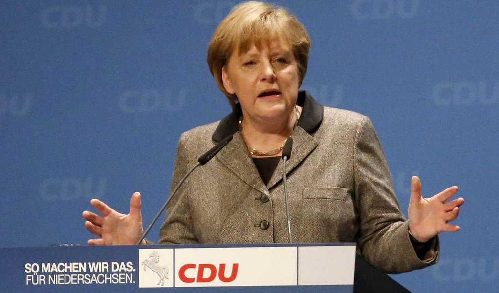 Alemães vão às urnas e podem dar 4° mandato para Merkel