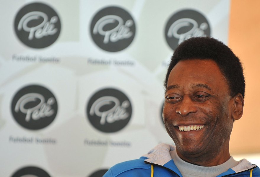 Pelé sugere 'esquecer confusão' e torcer pelo Brasil