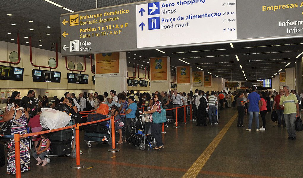 Brasília - A Agência Nacional de Aviação Civil (Anac) realiza  na sede BM&FBOVESPA, em São Paulo, o leilão para ampliação, manutenção e exploração dos Aeroportos Internacionais de Brasília (DF), Viracopos (Campinas-SP) e Guarulhos (SP)