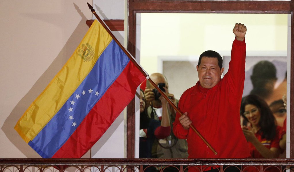 Chávez reeleito com 54% dos votos na Venezuela