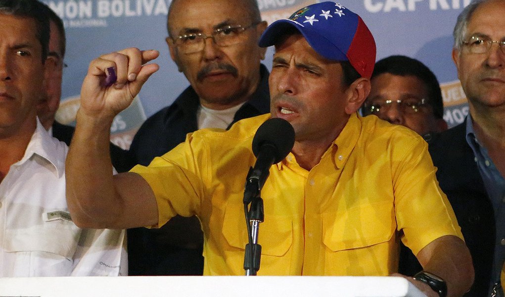 Capriles pede que seguidores suspendam manifestações