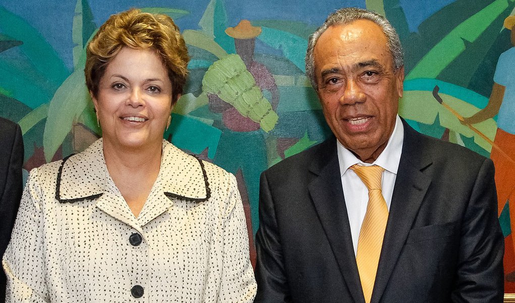 Prefeito de Aracaju, do DEM, cobre Dilma de elogios