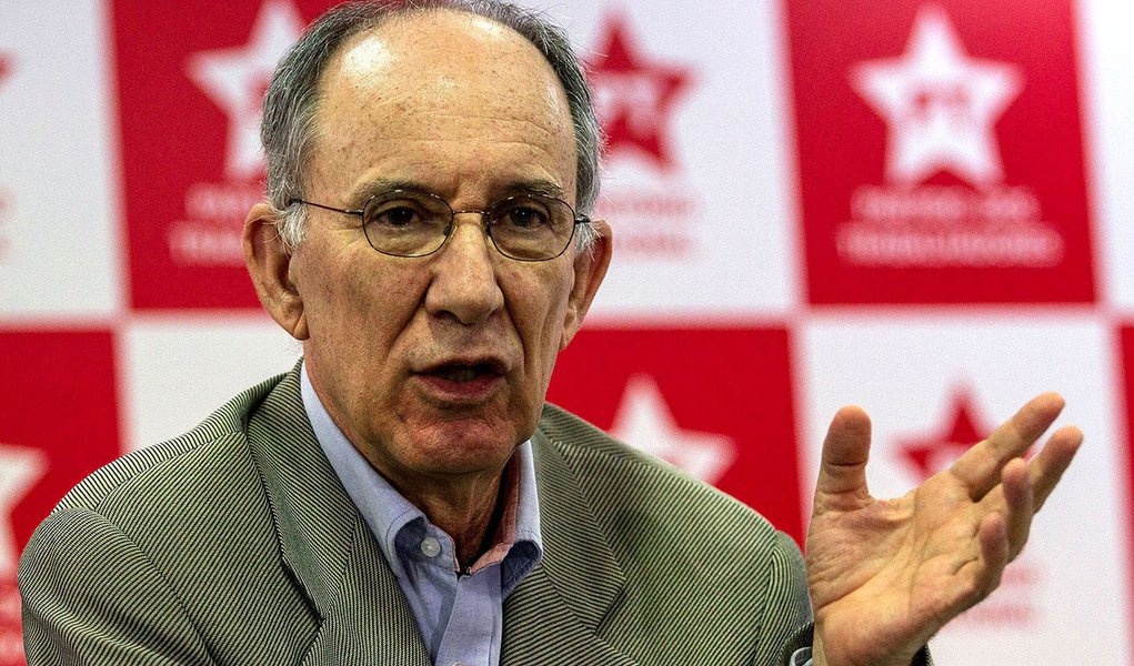 Depois de protestos, Rui Falcão defende candidaturas de oposição