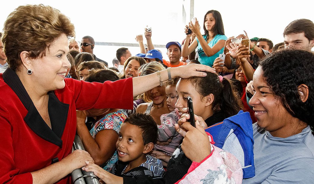 Campinas - SP, 29/08/2013. Presidenta Dilma Rousseff durante a cerimônia de entrega de 520 U.H. no Residencial Campinas Sírius, do Programa Minha Casa Minha Vida e Anúncio de R$ 1 Bilhão em contratações do Programa Minha Casa Melhor. Foto: Roberto Stucker