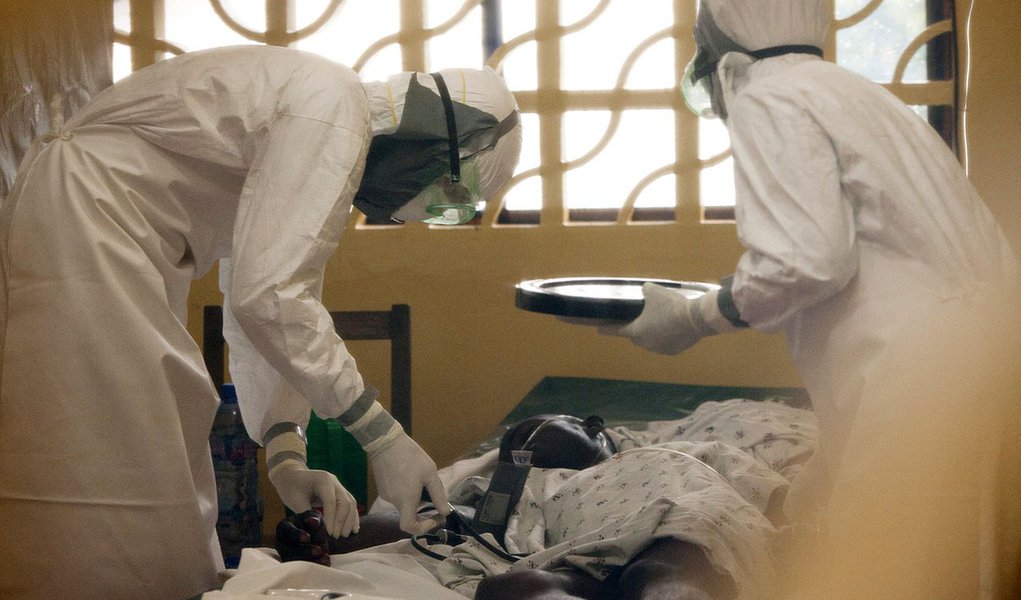 In this 2014 photo provided by the Samaritan's Purse aid organization, Dr. Kent Brantly, left, treats an Ebola patient at the Samaritan's Purse Ebola Case Management Center in Monrovia, Liberia. On Saturday, July 26, 2014, the North Carolina-based aid org