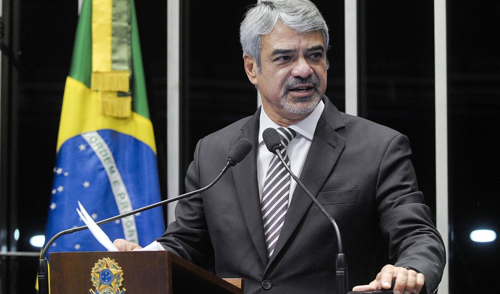 Líder do PT diz que ajustes não irão paralisar o Brasil