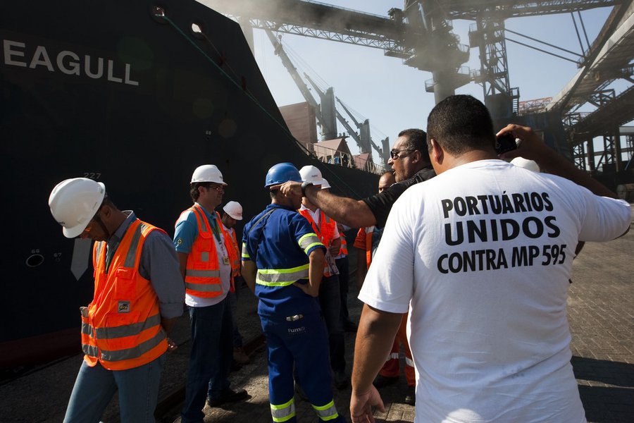 Acordo com governo suspende greve nos portos