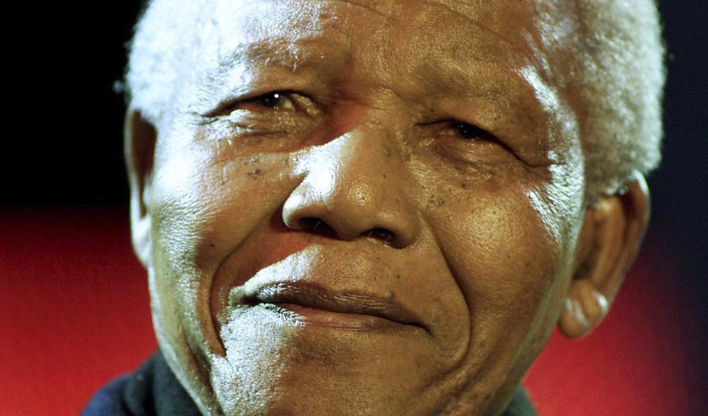 Nelson Mandela parou de falar, diz jornal