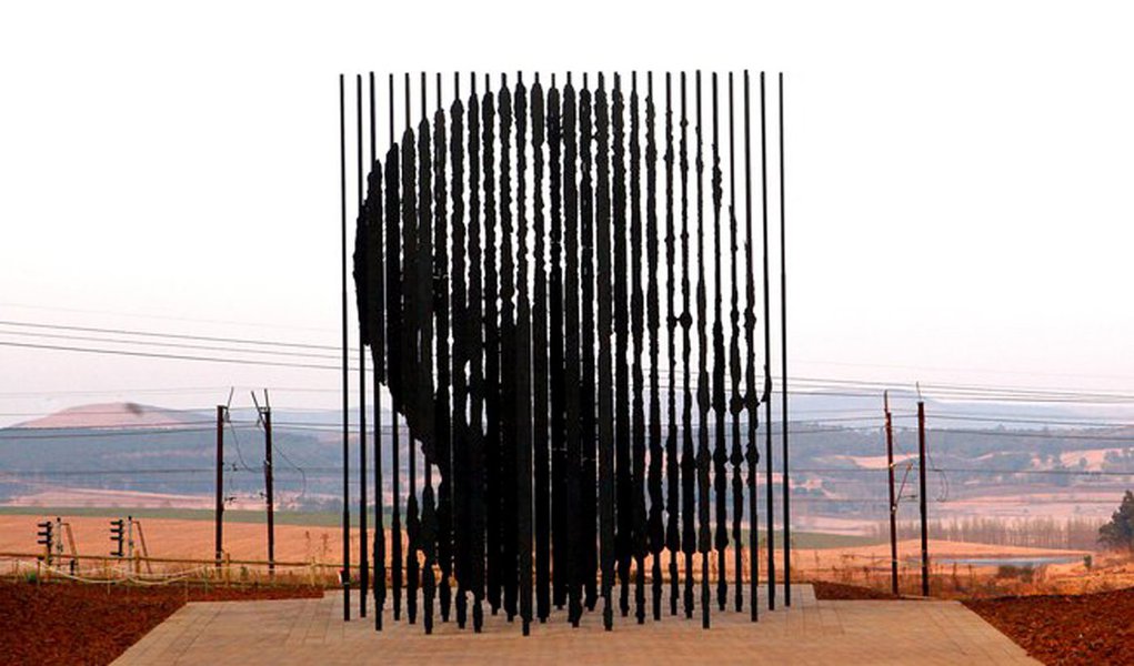 Monumento dedicado a Mandela é inaugurado
