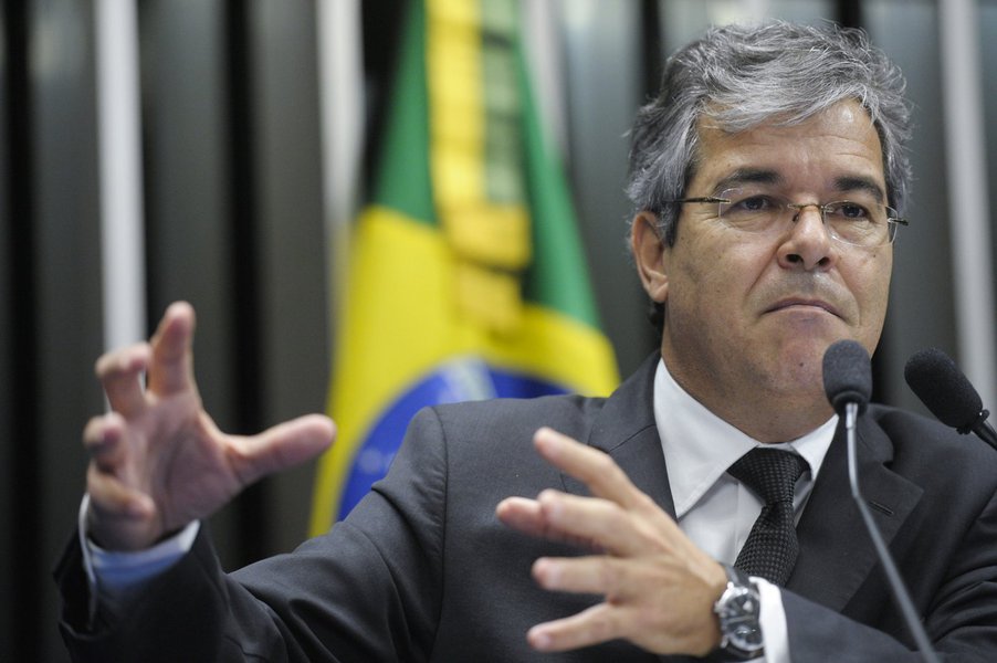 Jorge Viana destoa do PT e defende partido de Marina