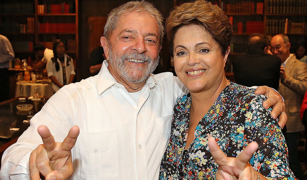26/10/2014- Brasília- DF, Brasil-  O ex-presidente Lula parabeniza a presidenta reeleita, Dilma Rousseff. Foto: Ricardo Stuckert/ Insituto Lula