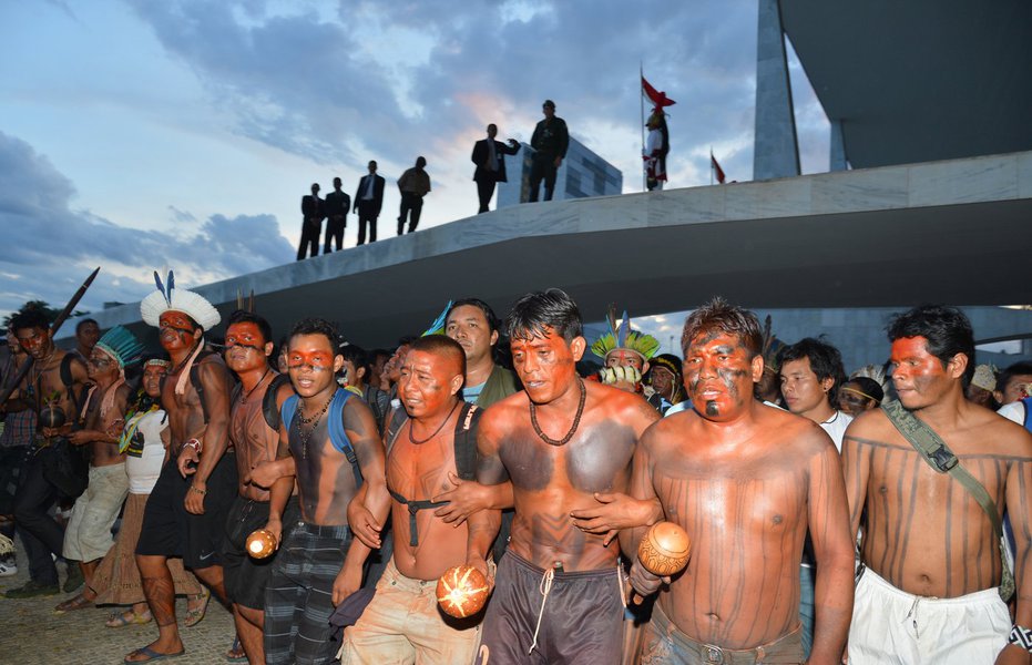 Índios protestam no Palácio do Planalto