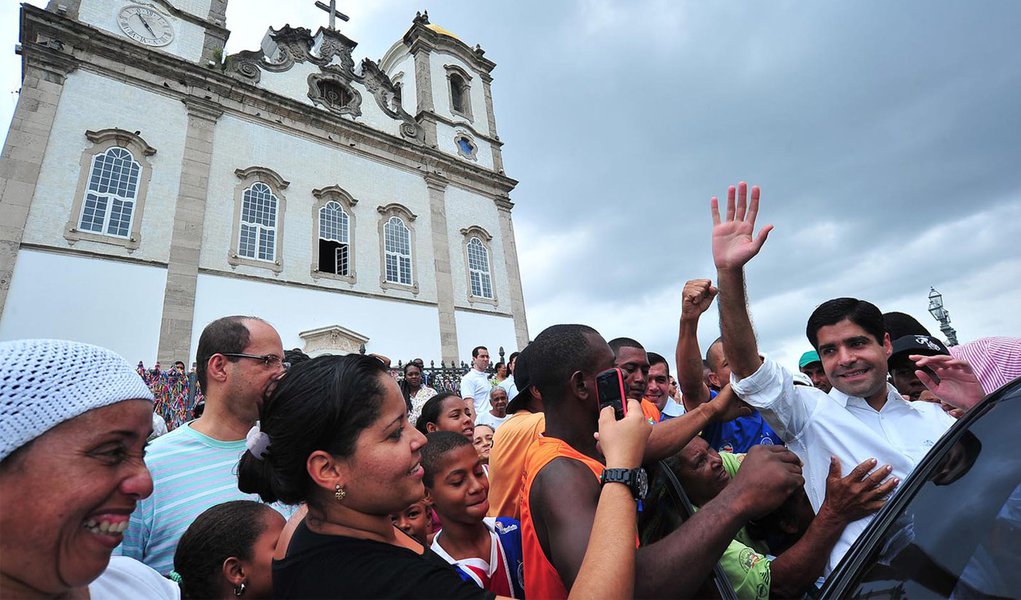 No Bonfim, ACM pede a Deus inspiração no avô e no tio