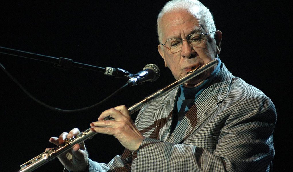 Morre o flautista Altamiro Carrilho
