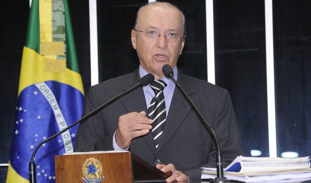 Valadares nega candidatura à presidência do Senado
