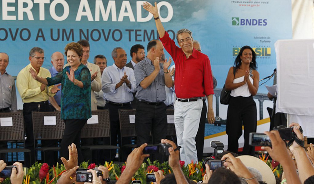 Ao lado de Dilma, Déda diz que baianos enxergam mal