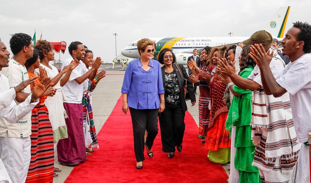 Dilma diz que Brasil quer cooperação 'não opressiva' com a África