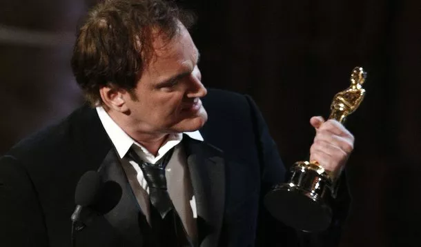 O cineasta Quentin Tarantino ganha o Oscar de melhor roteiro original por "Django Livre", no Teatro Dolby, em Los Angeles, na madrugada desta segunda-feira. 25/02/2013 REUTERS/Mario Anzuoni