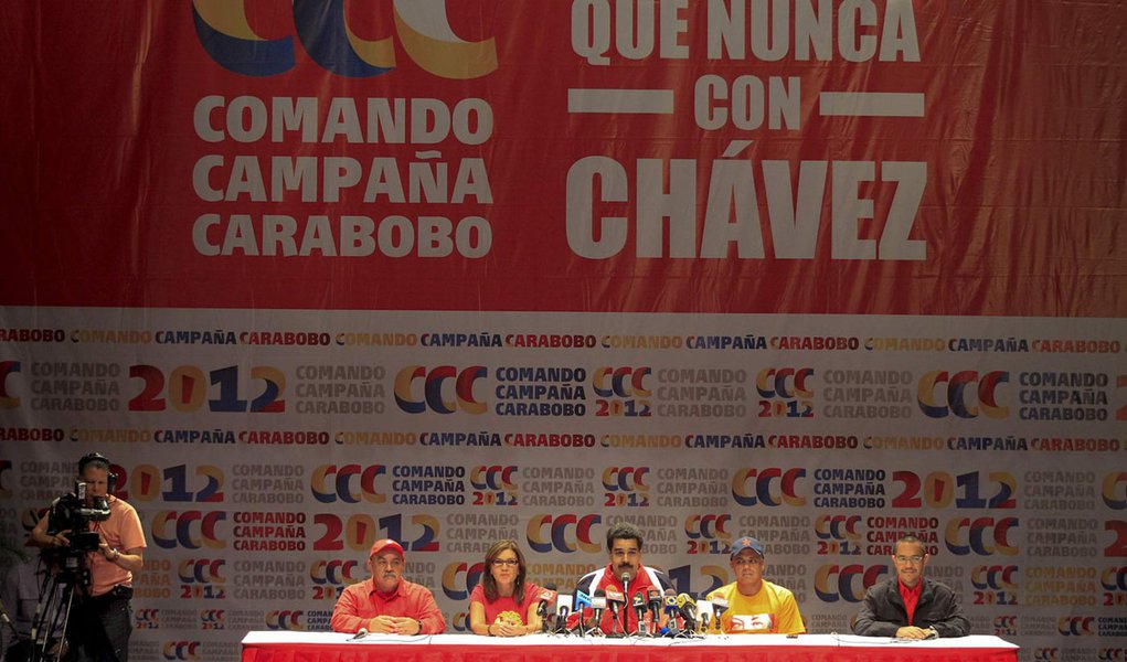 Chávez esmaga oposição na eleição de domingo