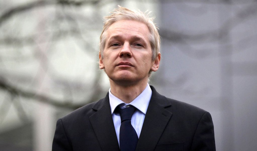 Advogados de Assange rejeitam extradição para os EUA após clemência a Manning