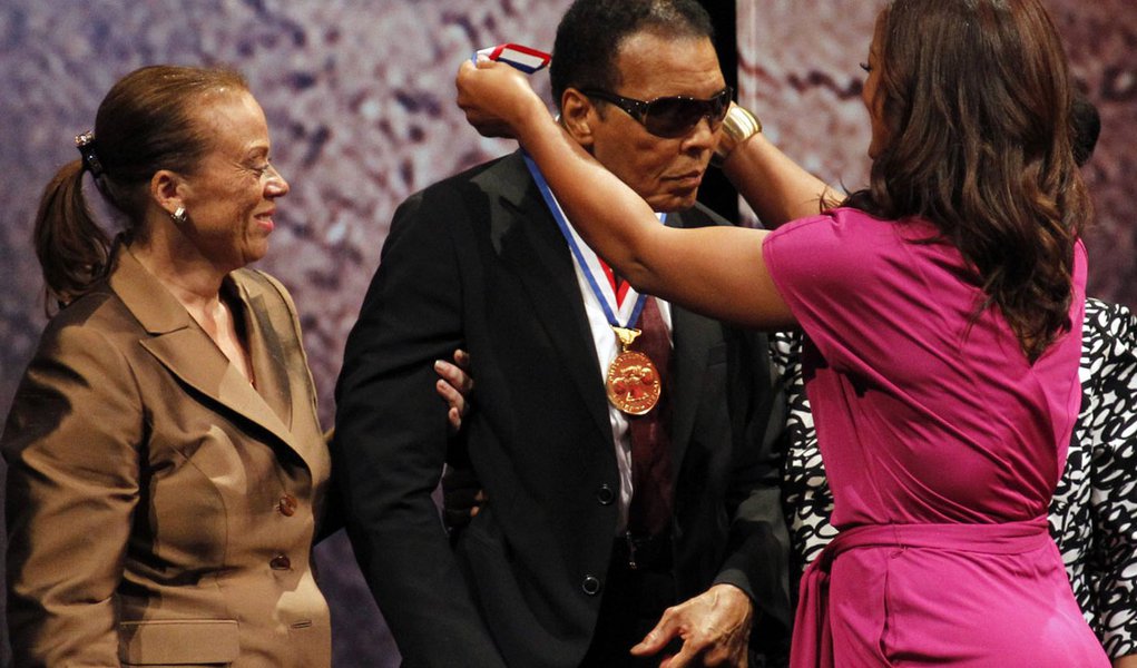 Muhammad Ali é homenageado por lutas fora do ringue