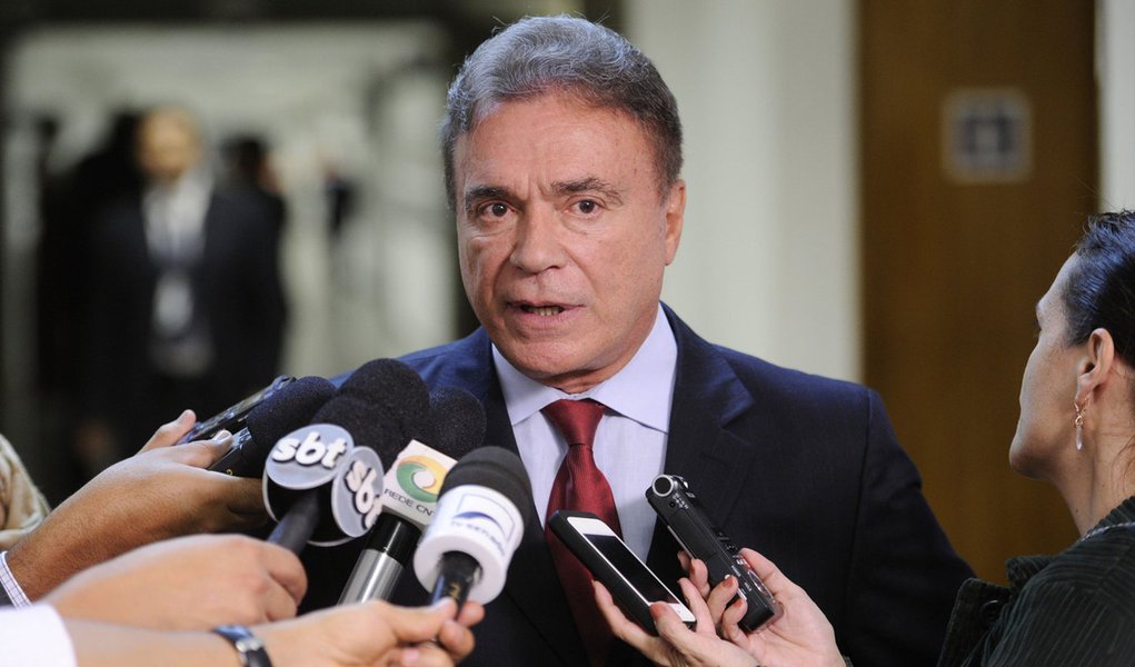 Senador Alvaro Dias (PSDB-PR) concede entrevista