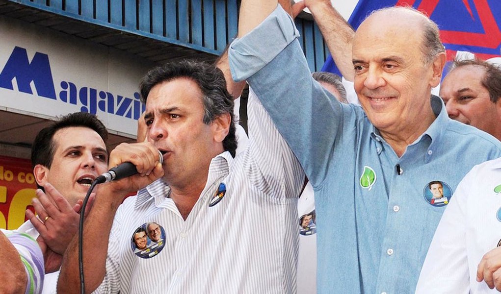 José Serra, ao lado de Antonio Anastasia e Aécio Neves, faz campanha pelas ruas de Varginha, no Sul de Minas. Minas Gerais, 30/08/2010 – Foto Cacalos Garrastazu/ObritoNews
