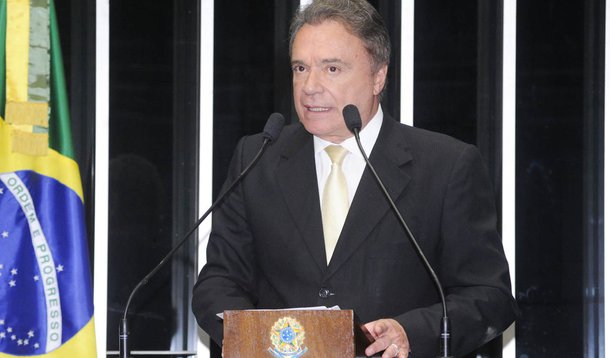 Em discurso na tribuna do Senado, senador Alvaro Dias (PSDB-PR)