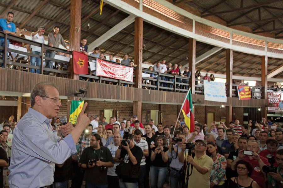 13/09/2014 CACHOEIRINHA, RS, BRASIL: Tarso almoça com funcionários da Corsan              Foto: Caco Argemi/UPPRS